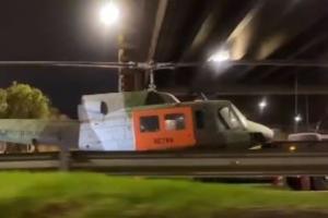 Helicóptero atrapado en puente de la Autopista Norte, en la calle 116