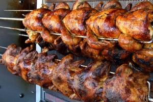 Ladrón de asadero de pollos, más salado que papa criolla, recibió ‘Paloterapia’