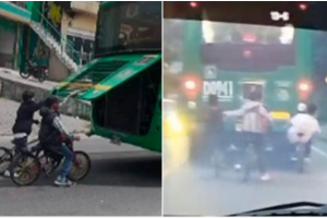 Ciclistas colgados de buses del SITP 