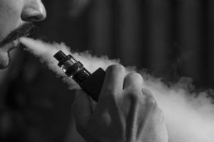 Vapeadores en Bogotá: prohibido la venta a menores de edad 