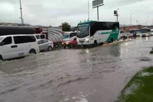 Autopista norte- trancón por inundaciones 