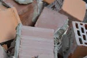 Mujer cogió a ladrillazos a su marido 