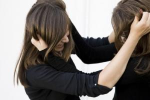 Mujeres agarradas de las mechas 