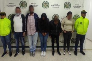 Banda dedicada al cosquilleo en Bogotá