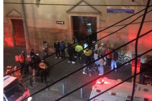 Motero se accidentó y cayó en el altar de una iglesia 