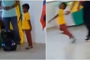 Profesor le pegó a un niño por no cantar en una presentación escolar