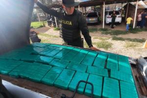 Cocaína en techo de camioneta que ingresaba a Bogotá