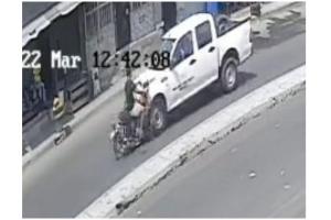 Ladrón se estrelló de frente con una camioneta mientras huía de un robo
