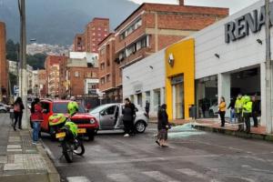 Estrelló su carro nuevo sacándolo del concesionario en Bogotá