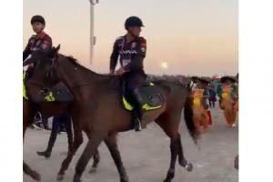 Mexicanos escoltando a policías de Qatar 