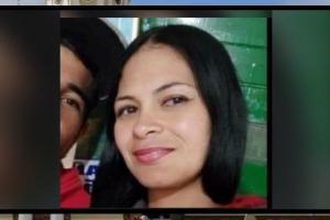 Mujer murió y su novio dice que sufrió accidente en moto