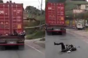 Polizón cayó de camión por quedarse dormido 