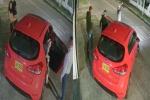 Robo de carro en la puerta de la casa 