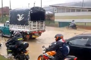 Autopista Sur inundada por fuertes lluvias 