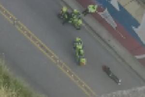 Persona se lanzó de puente en Suba 