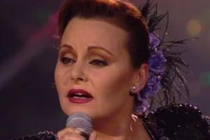 Rocío Dúrcal cantando: fue novia de Camilo Sesto