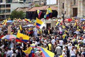 Marchas en Bogotá. Multitud reunida en la Plaza de Bolívar 