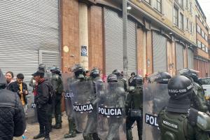 Operativo en San Victorino, en Bogotá, contra el contrabando.