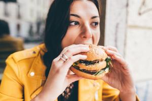 Burger King paga 3 millones por probar sus productos