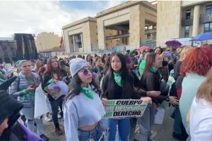 Marcha feministas en Bogotá por conmemoración del Día del aborto legal y seguro