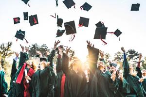 Aplicaciones para buscar becas de estudio en el exterior
