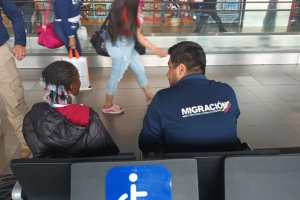 Niña fue abandonada en aeropuerto El Dorado