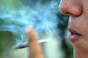 Persona fumando