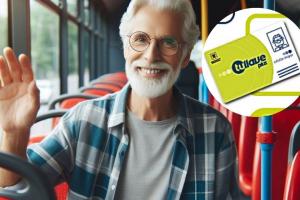 Adulto mayor sentado en un bus y tarjeta de TuLLave