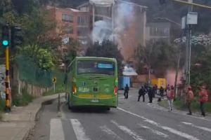Bus del SITP atacado 