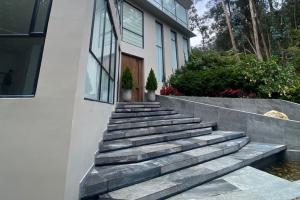 Demolición de mansión construida de manera irregular en cerros orientales de Bogotá