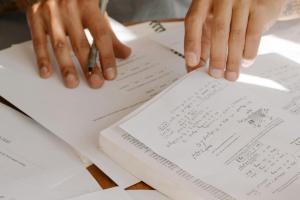 Becas del Distrito para diversos programas