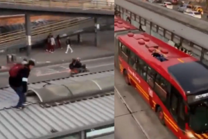 Joven camina sobre TransMilenio