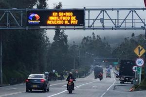 Vía al llano con restricciones