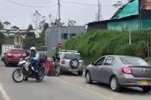 Vía Sibaté-Fusagasugá colapsa: niebla tiene a conductores andando lento