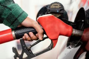 Gasolina para los conductores bogotanos a mitad de precio