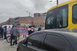 Caos en el Portal Américas: Suspensión de rutas deja a ciudadanos varados