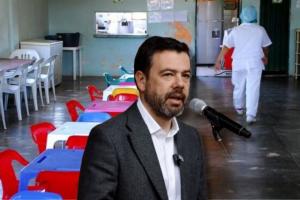 Galán le da la comida gratis: habitantes ya no sufrirán