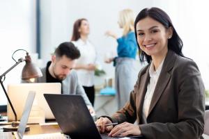 Trabajo sí hay: ofertas de empleo en Bogotá para bachilleres sin experiencia