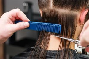 Corte de cabello en julio: fechas con buena energía según el calendario lunar