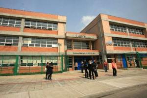 Padres podrían asistir con sus hijos al colegio
