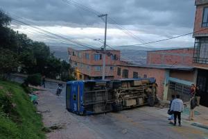 Volcamiento de bus en Bogotá