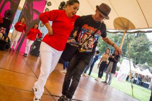 Aprenda a bailar salsa y bachata gratis en Bogotá: podrá sacar los prohibidos