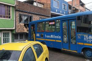 SITP se estrelló de frente contra casa y colapso la movilidad en Usme