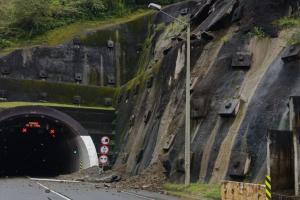 Cierre en la vía Bogotá ‑ Villavicencio por deslizamientos: viajeros preocupados