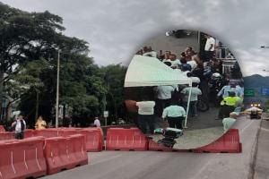 Manifestantes en la vía al Llano