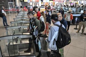 Migraciones en aeropuerto El Dorado de Bogotá