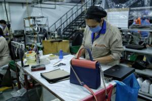 Empleados tendrán más descanso: nueva ley da días libres extra