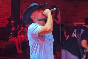 James Pérez, el artista nariñense que conquistó al Congreso de la República