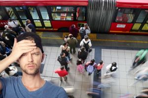 Multa por comer en Transmilenio