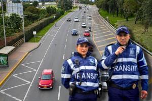¿Conductores se pueden saltar una norma de tránsito en una emergencia? Experto responde